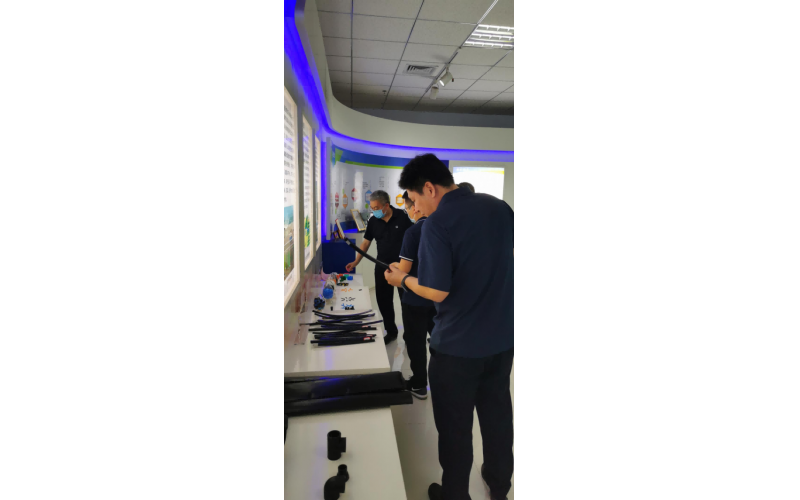 吐鲁番市副市长李建忠一行来我公司调查调研