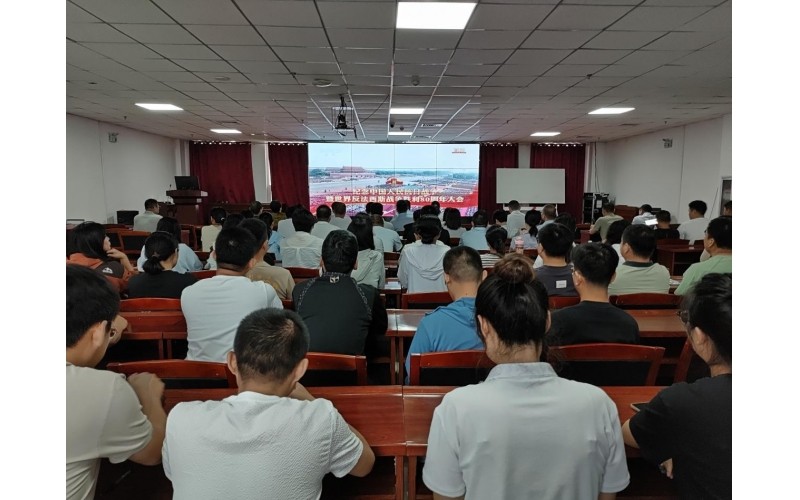 腾博诚信为本组织员工旁观九三阅兵盛典